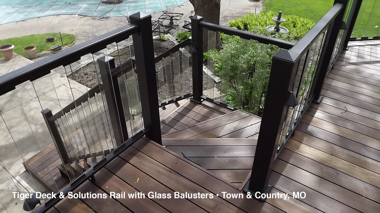 Mug Tiger wsolutions Tiger Deck with Aluminum Rail and Glass Balusters